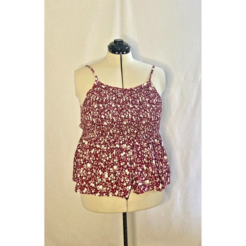 Shein red and white ditzy floral tie back top. Euc. Size 3XL.